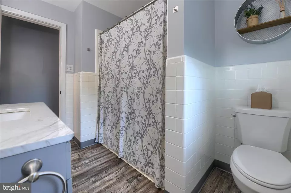 Bath - 500 Walnut Rd, Harrisburg, PA 17113 photo 2 of 3