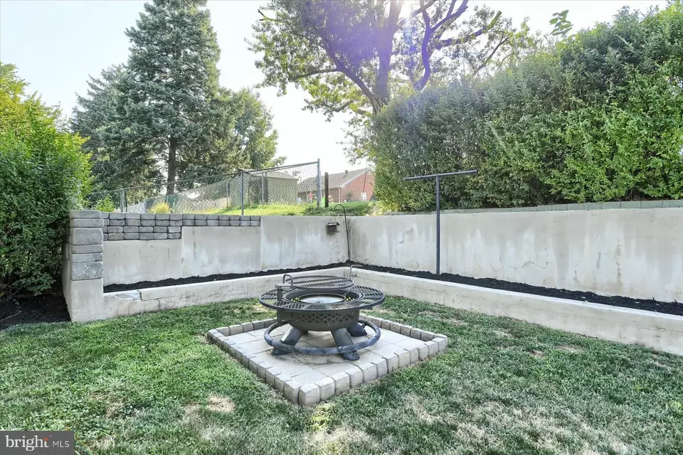 Exterior - 500 Walnut Rd, Harrisburg, PA 17113 photo 6 of 7