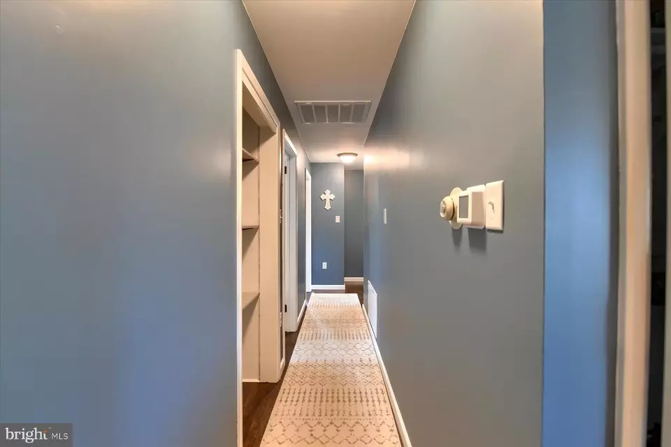 Entry Way - 500 Walnut Rd, Harrisburg, PA 17113 photo 2 of 3