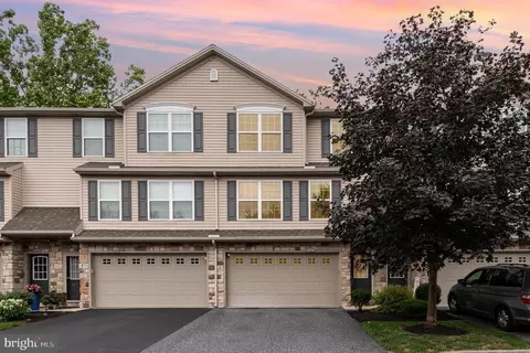 9073 Joyce Ln, Hummelstown, PA 17036