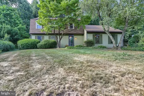 72 Plymouth Cir, Hershey, PA 17033