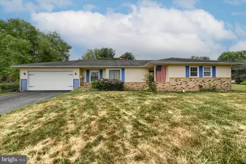 1282 Julianne Dr, Hummelstown, PA 17036