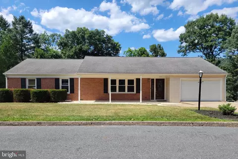 1114 Whitehall Dr, Harrisburg, PA 17110