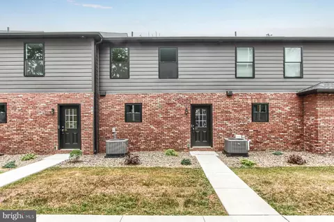 150 High Pointe Dr #25, Hummelstown, PA 17036