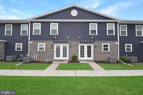 110 High Pointe Dr, Hummelstown, PA 17036