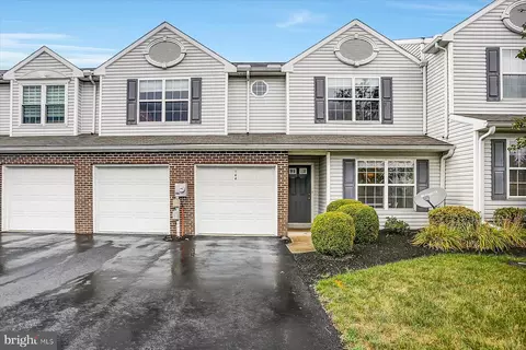 144 Merlin Dr, Hummelstown, PA 17036