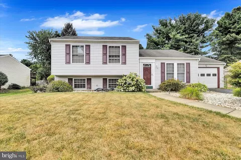 1625 Pebble Brook Ln, Harrisburg, PA 17110