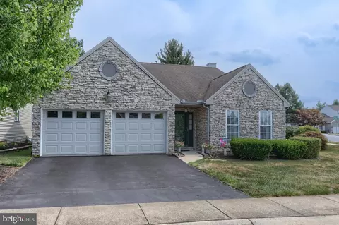 1801 Meadow Ridge Dr, Hummelstown, PA 17036