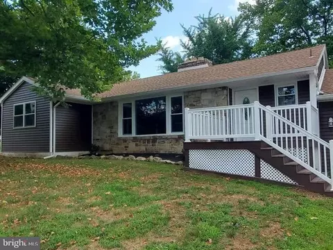 160 N Crawford Rd, Grantville, PA 17028