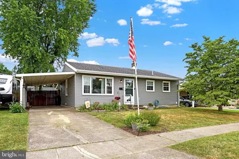 14 Berkley Dr, Middletown, PA 17057
