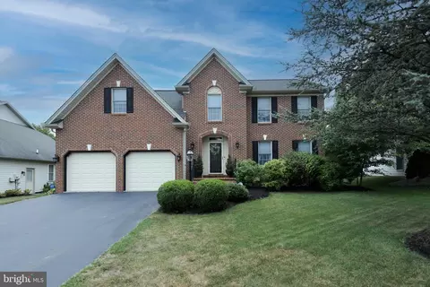 12 Jacobs Creek Dr, Hershey, PA 17033