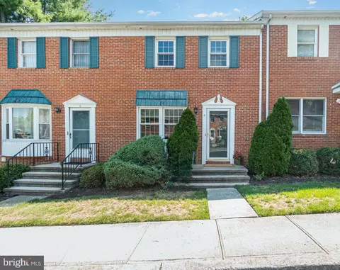 6 S Fairfax Vlg, Harrisburg, PA 17112