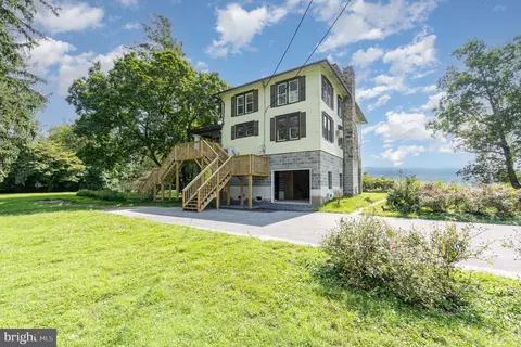 1804 Towpath Rd, Dauphin, PA 17018