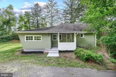 1121 Fishing Creek Valley Rd, Harrisburg, PA 17112