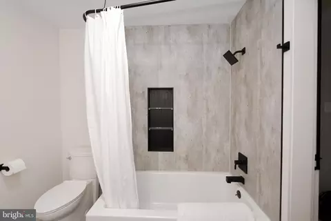 Bath - 329 E Granada Ave, Hershey, PA 17033 photo 4 of 4