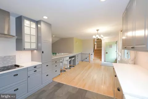 Entry Way - 329 E Granada Ave, Hershey, PA 17033 photo 1 of 7
