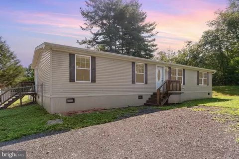 1545 Fishing Creek Valley Rd, Harrisburg, PA 17112