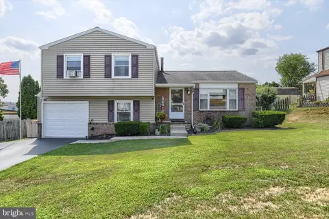 384 Hivner Rd, Harrisburg, PA 17111