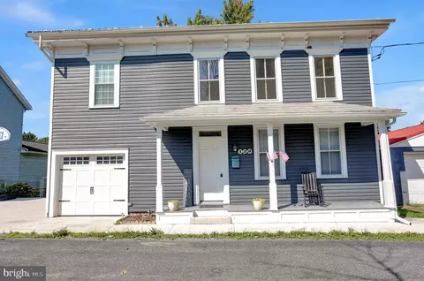 130 S Pine St, Berrysburg, PA 17005