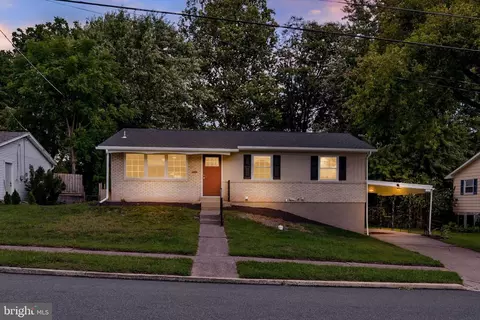 705 Edison Rd, Dauphin, PA 17018