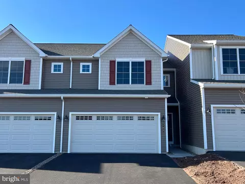 102 Magnolia Dr, Middletown, PA 17057