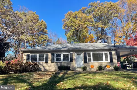 847 Twin Oaks Dr, Hummelstown, PA 17036