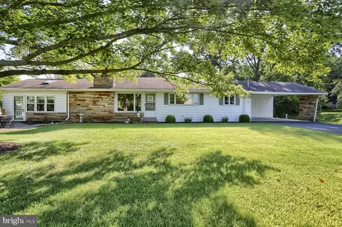 1308 Country Ln, Dauphin, PA 17018