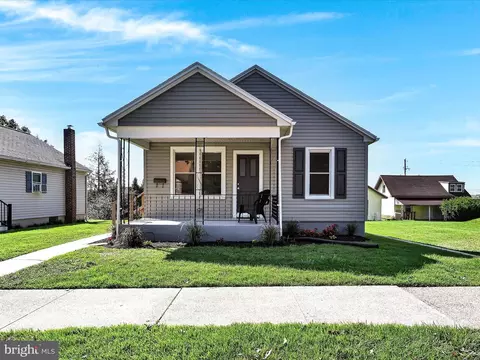 1320 Harding Ave, Hershey, PA 17033