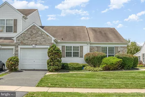 1828 Deer Run Dr, Hummelstown, PA 17036