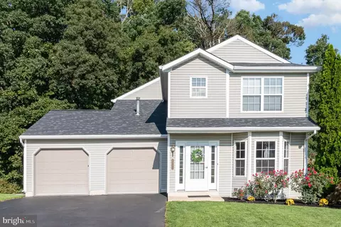 6323 S Highlands Cir, Harrisburg, PA 17111