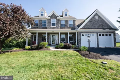 1805 Silverleaf Ln, Palmyra, PA 17078