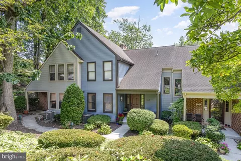 1105 Galway Ct, Hummelstown, PA 17036