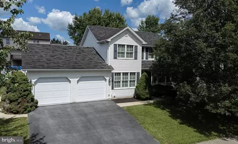 112 Graystone Dr, Hummelstown, PA 17036