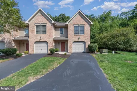 524 Woodthrush Ct, Harrisburg, PA 17110