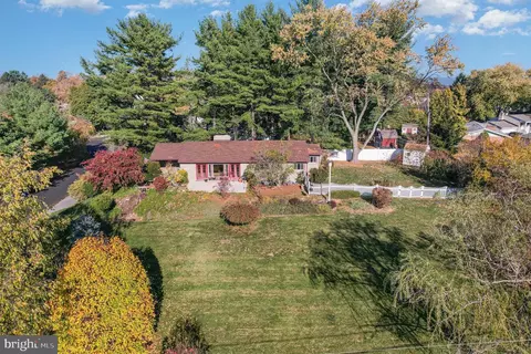 8 Frances Dr, Harrisburg, PA 17109