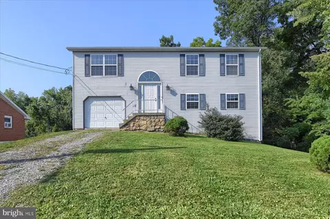 131 Ridgewood Dr, Millersburg, PA 17061