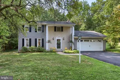 1517 Bradley Ave, Hummelstown, PA 17036