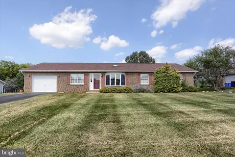 1411 Candlewycke Dr, Middletown, PA 17057