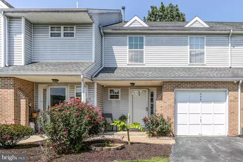 230 Fawn Rdg N, Harrisburg, PA 17110