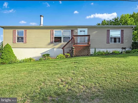9109 Jonestown Rd, Grantville, PA 17028