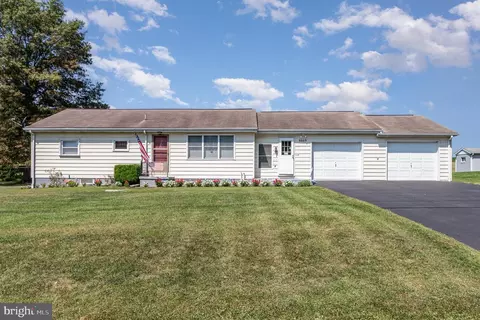 6669 Schoolhouse Rd, Hershey, PA 17033