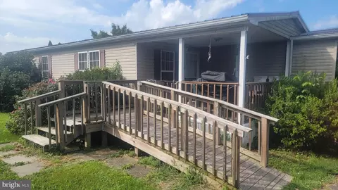30 Midland Park Dr, Millersburg, PA 17061