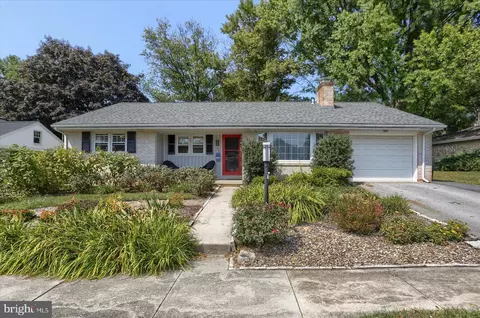 35 Locust Ave, Hershey, PA 17033