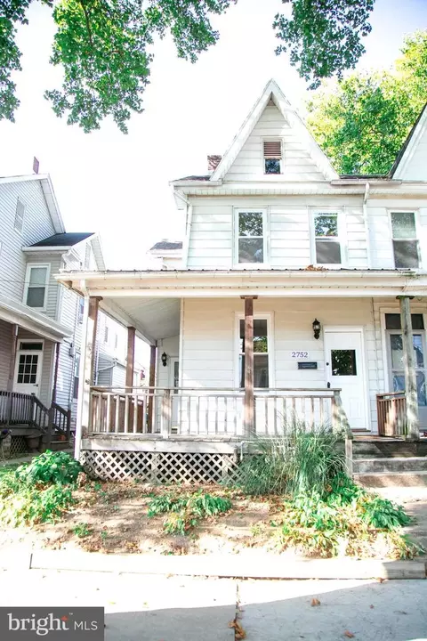 2752 Banks St, Harrisburg, PA 17103