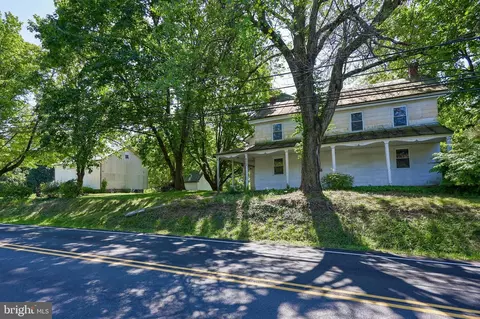 8363 Jonestown Rd, Grantville, PA 17028