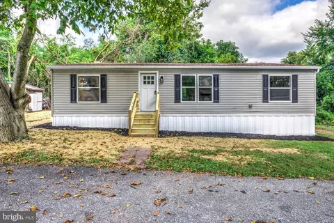 146 Mckinney Ln, Middletown, PA 17057