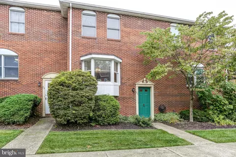 94 Fairfax Vlg, Harrisburg, PA 17112
