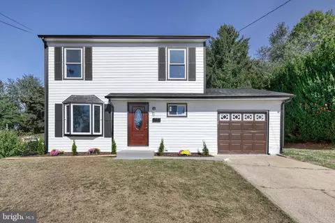 1020 Scenery Dr, Harrisburg, PA 17109