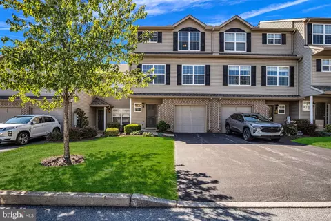 271 Thrush Dr, Hummelstown, PA 17036