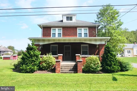 305 N 3rd St, Halifax, PA 17032